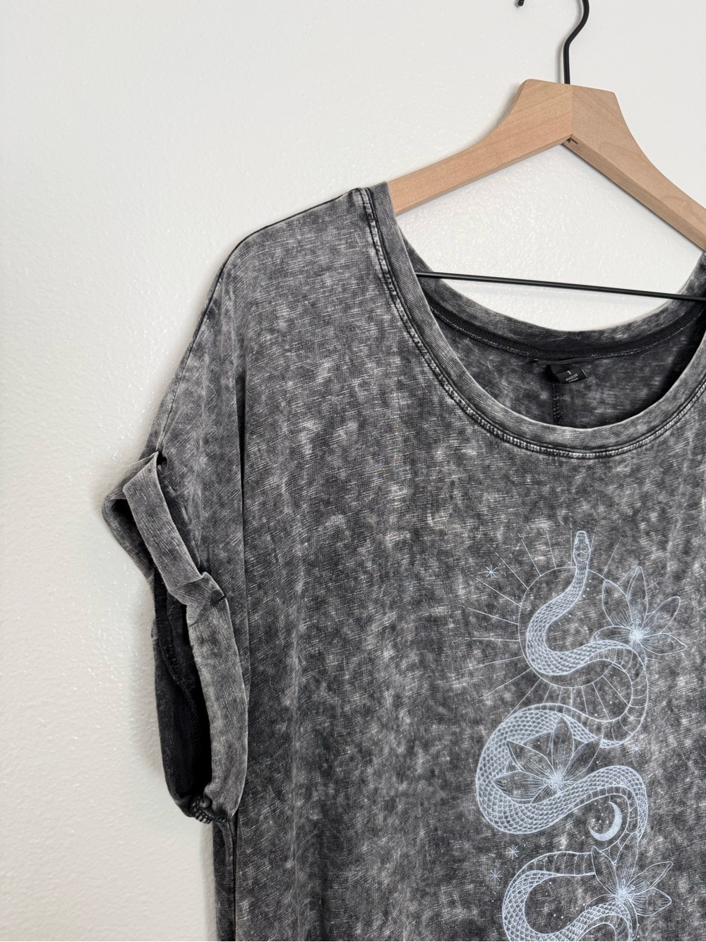 Torrid - Jersey Black Mineral Wash Snake Flower Short Sleeve Tee Shirt Dress 1X - Picture 5 of 11